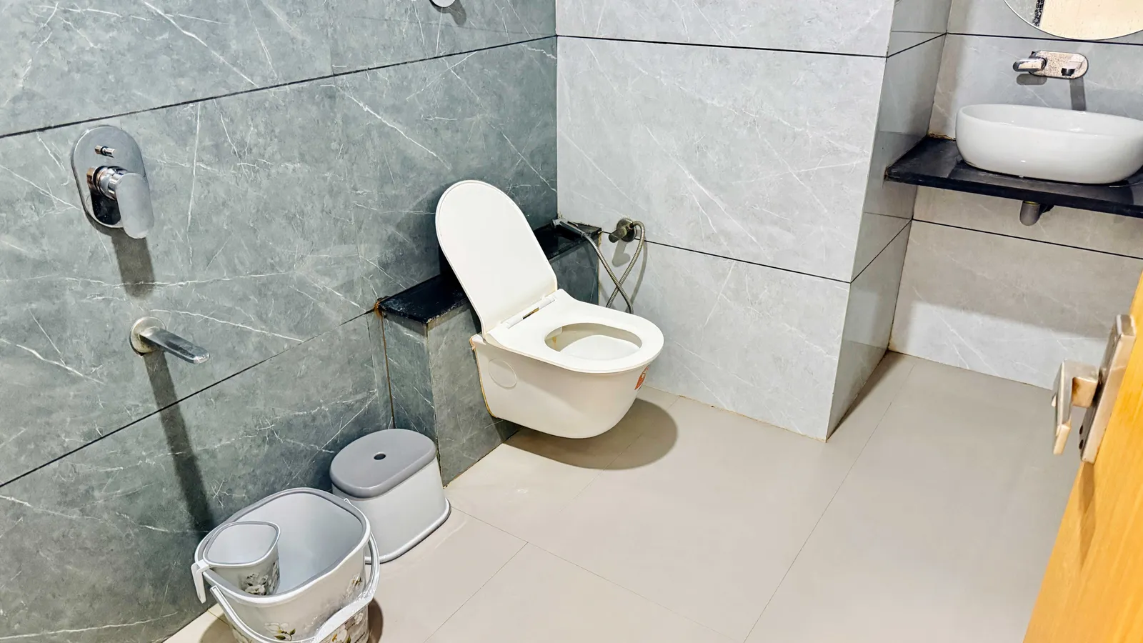 Four Bed Room Marble Bathroom